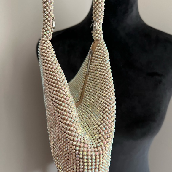 Brand New w/o Tag, Kelly & Katie Wrist Strap Evening Bag with Zipper - Picture 2 of 3